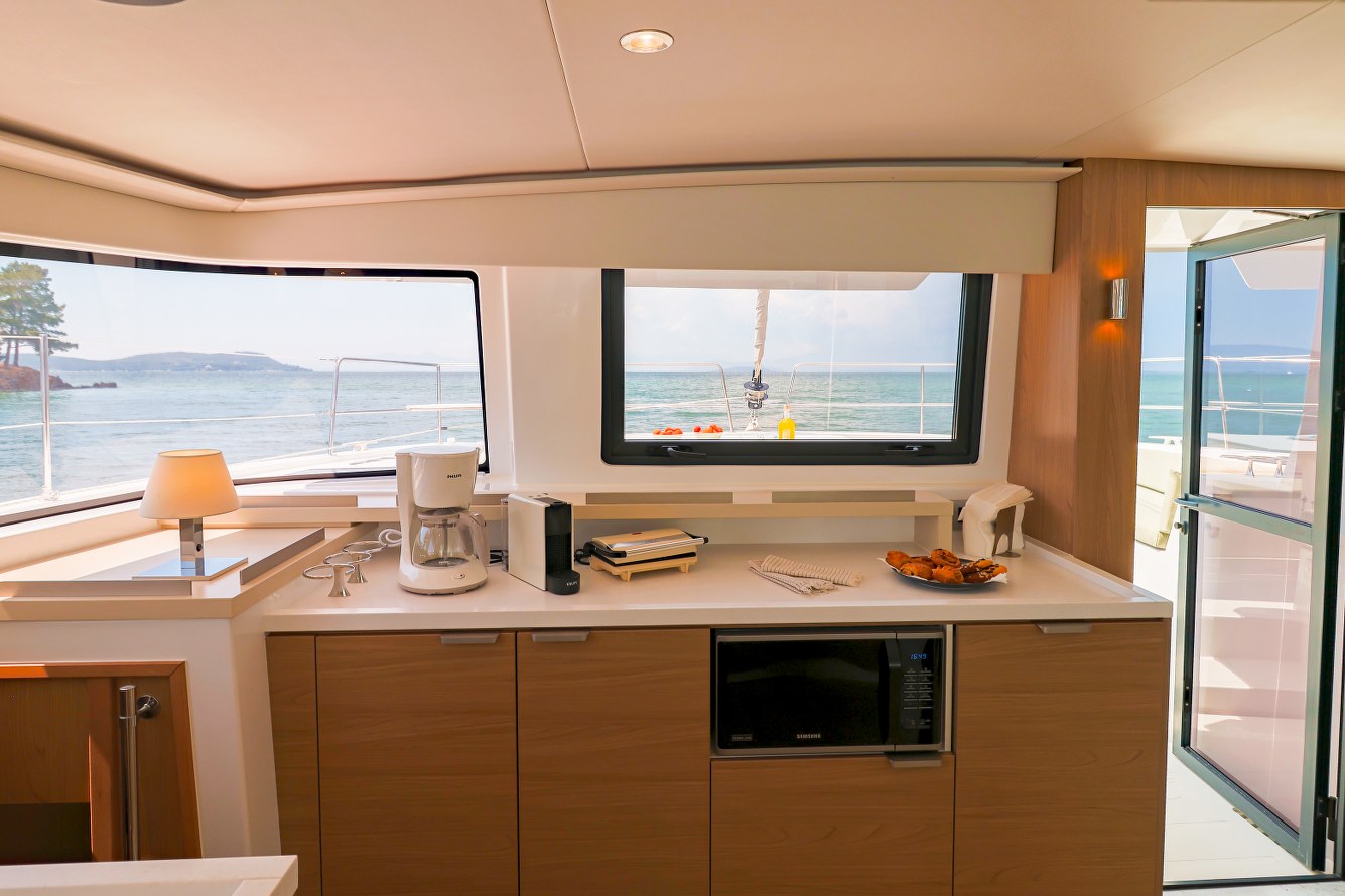 Yacht image 11