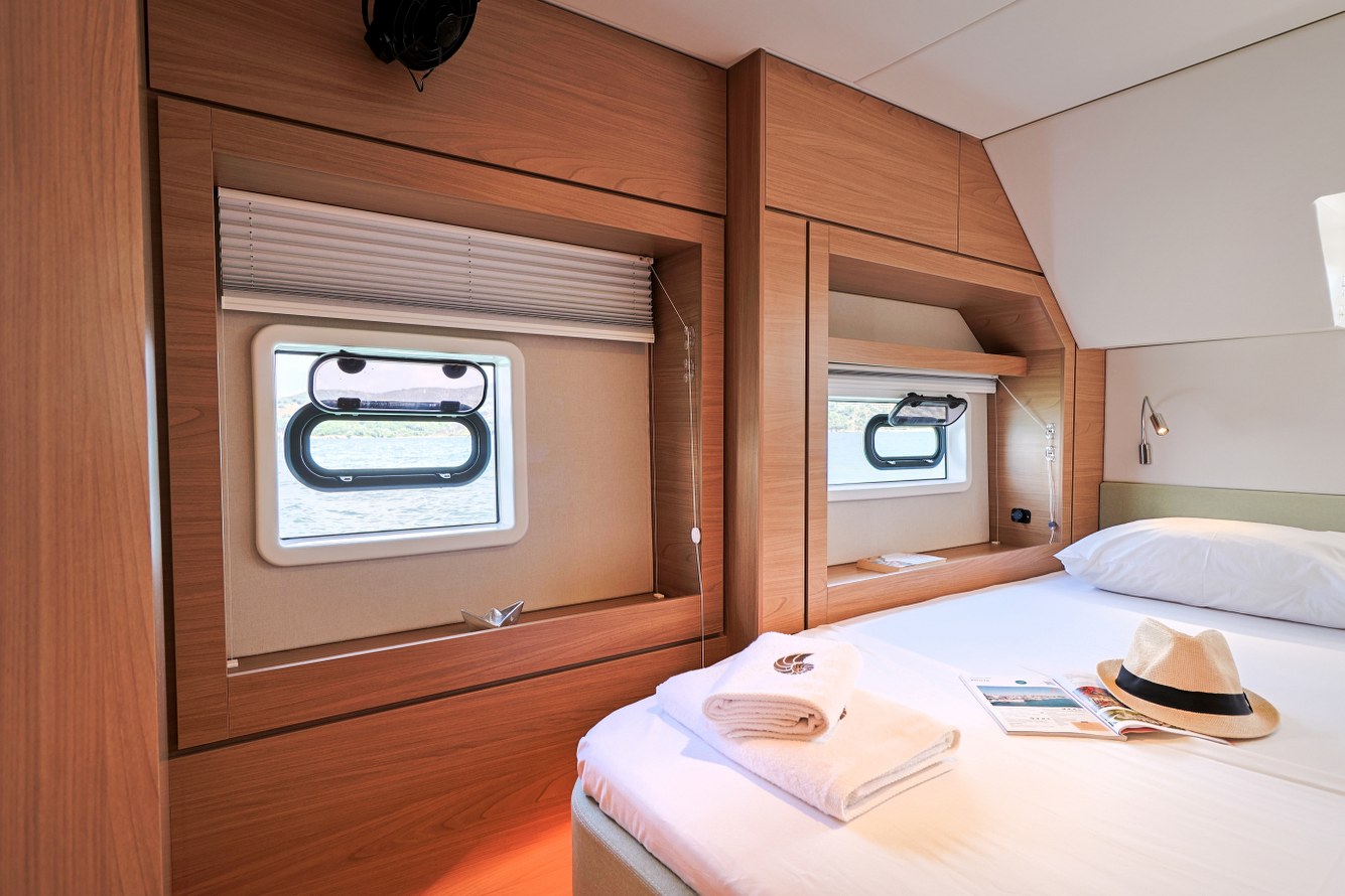 Yacht image 9
