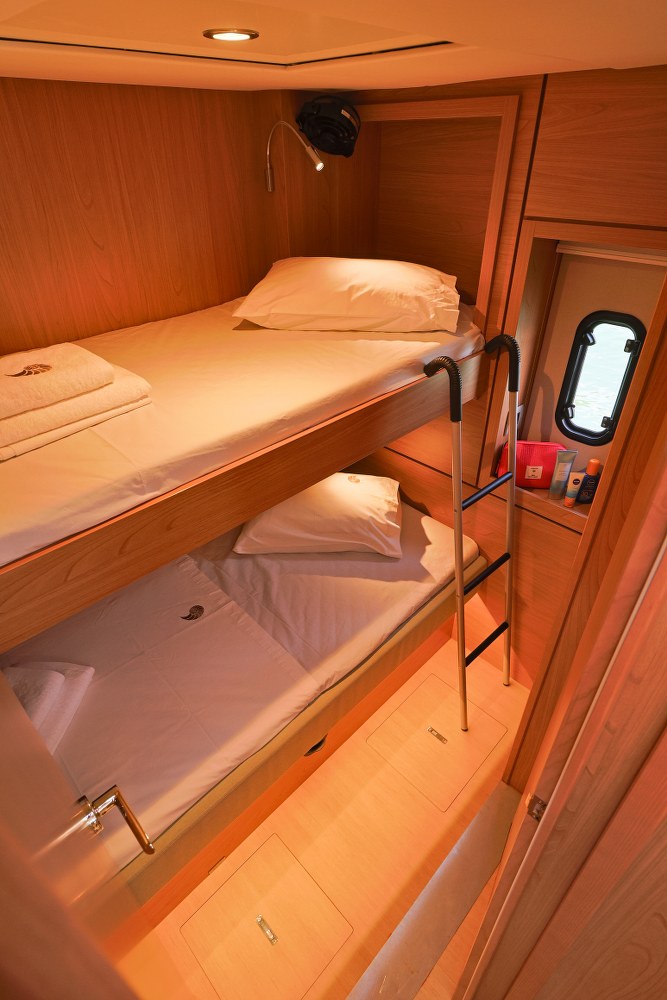 Yacht image 35
