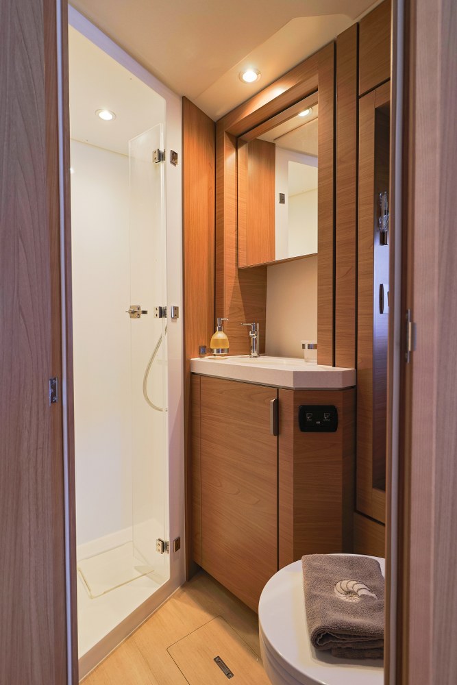 Yacht image 5