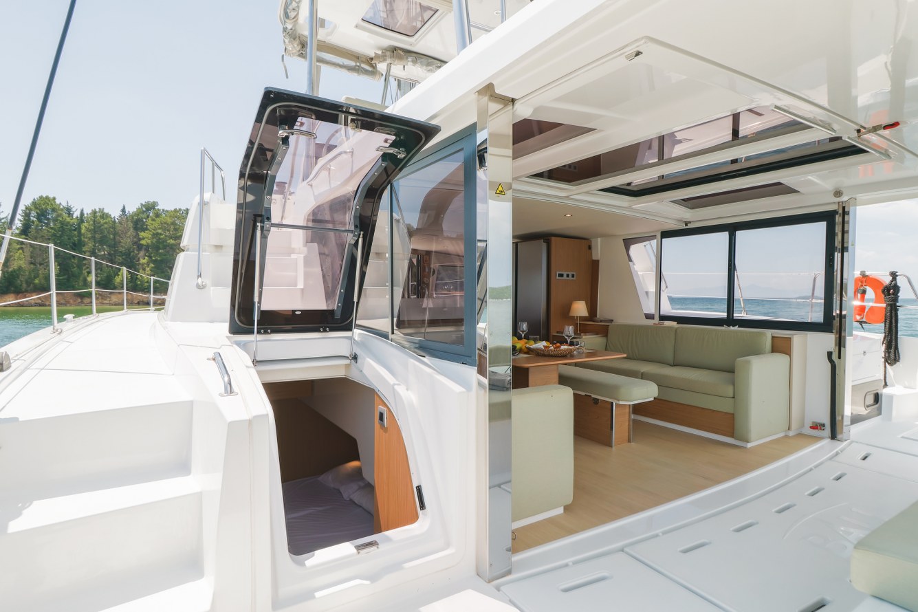 Yacht image 18
