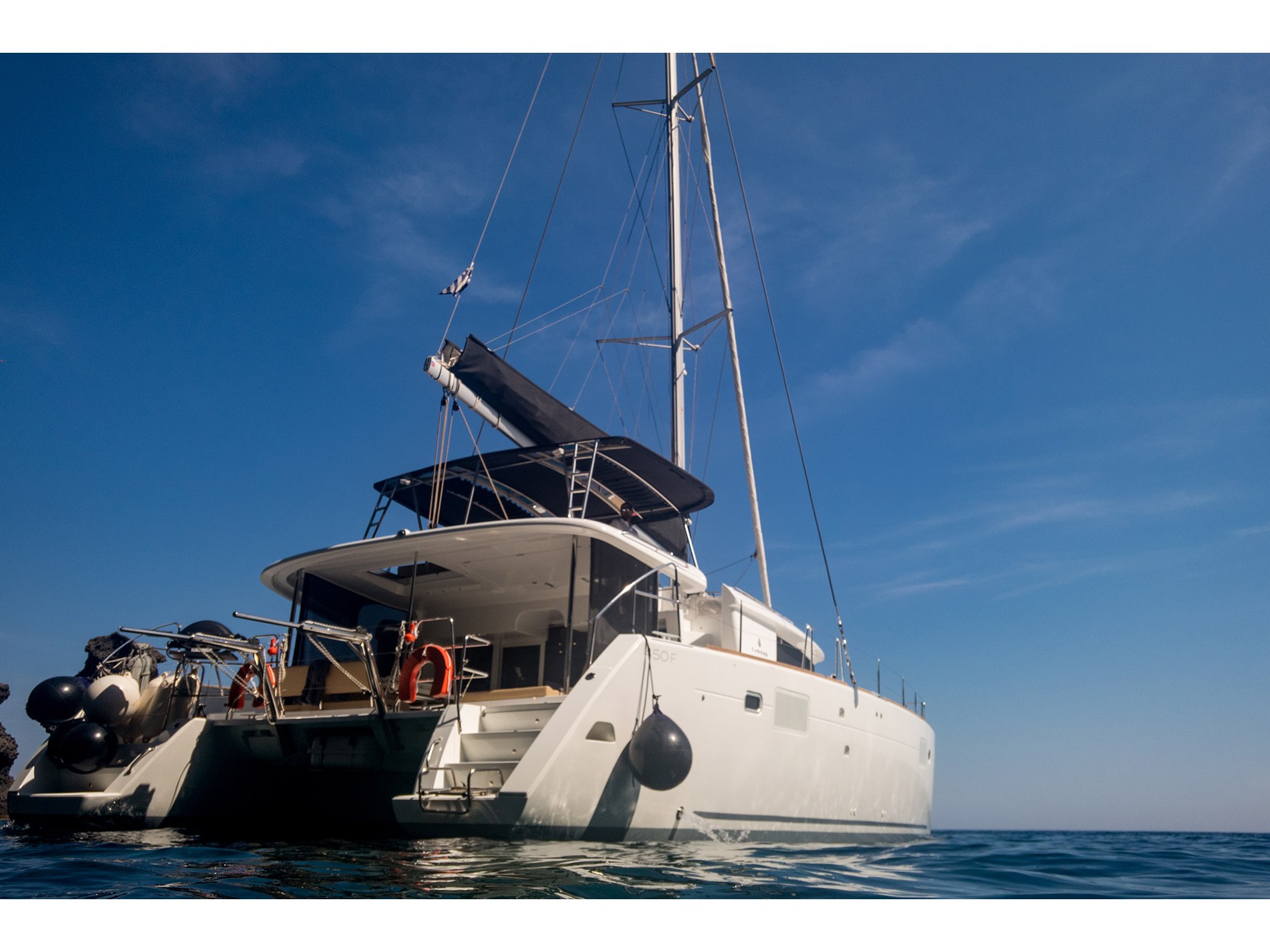Lagoon 450 Fly (2019) – MADICON (generator, air-condition, watermaker, dishwasher, washing machine, 2 SUP free of charge) *Skippered only*