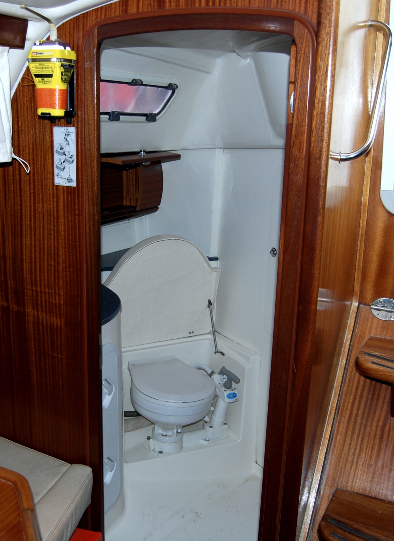 Bavaria  - Ankereva - Toilet - Griechenland, Port of Volos