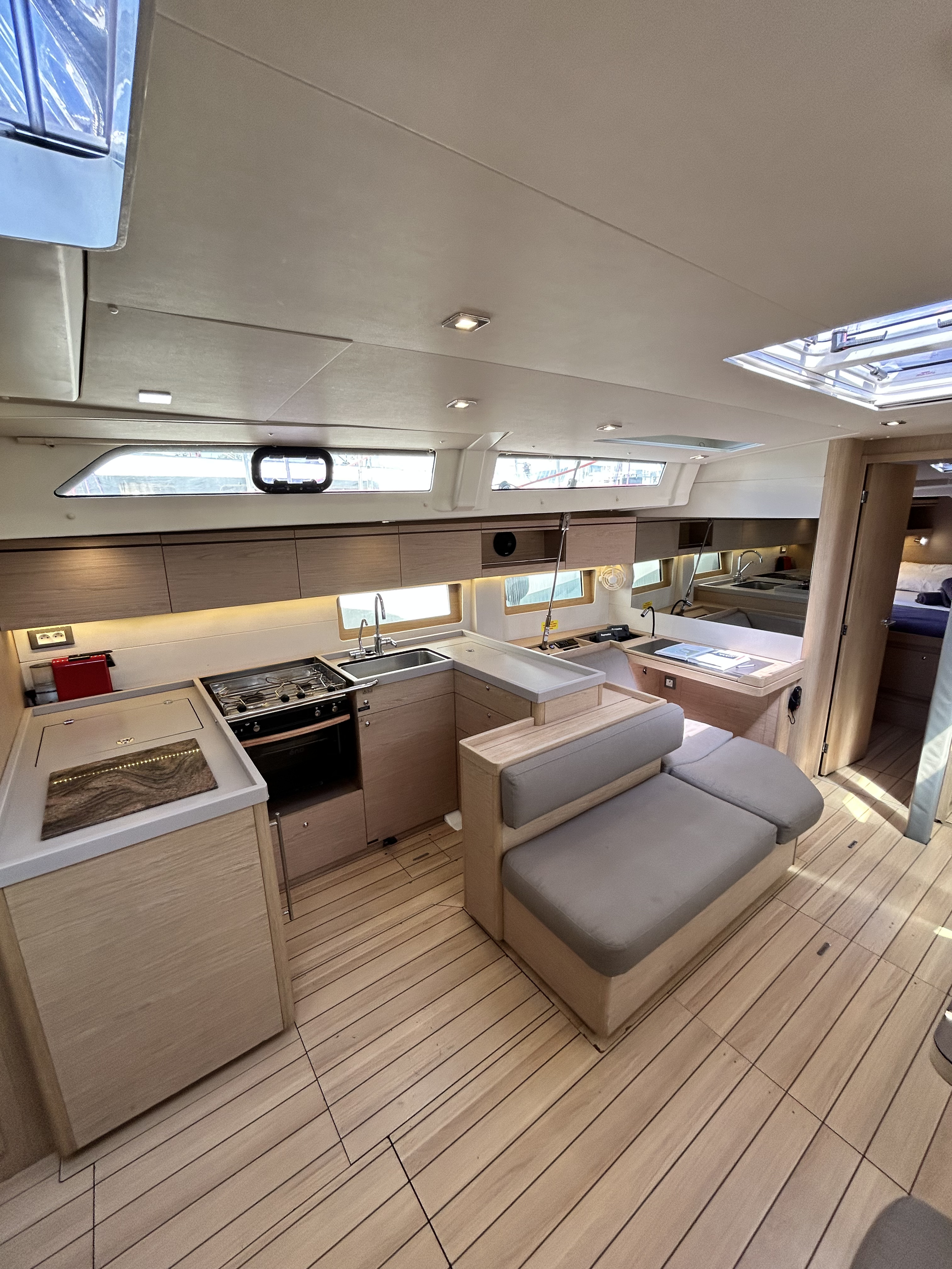Yacht image 14