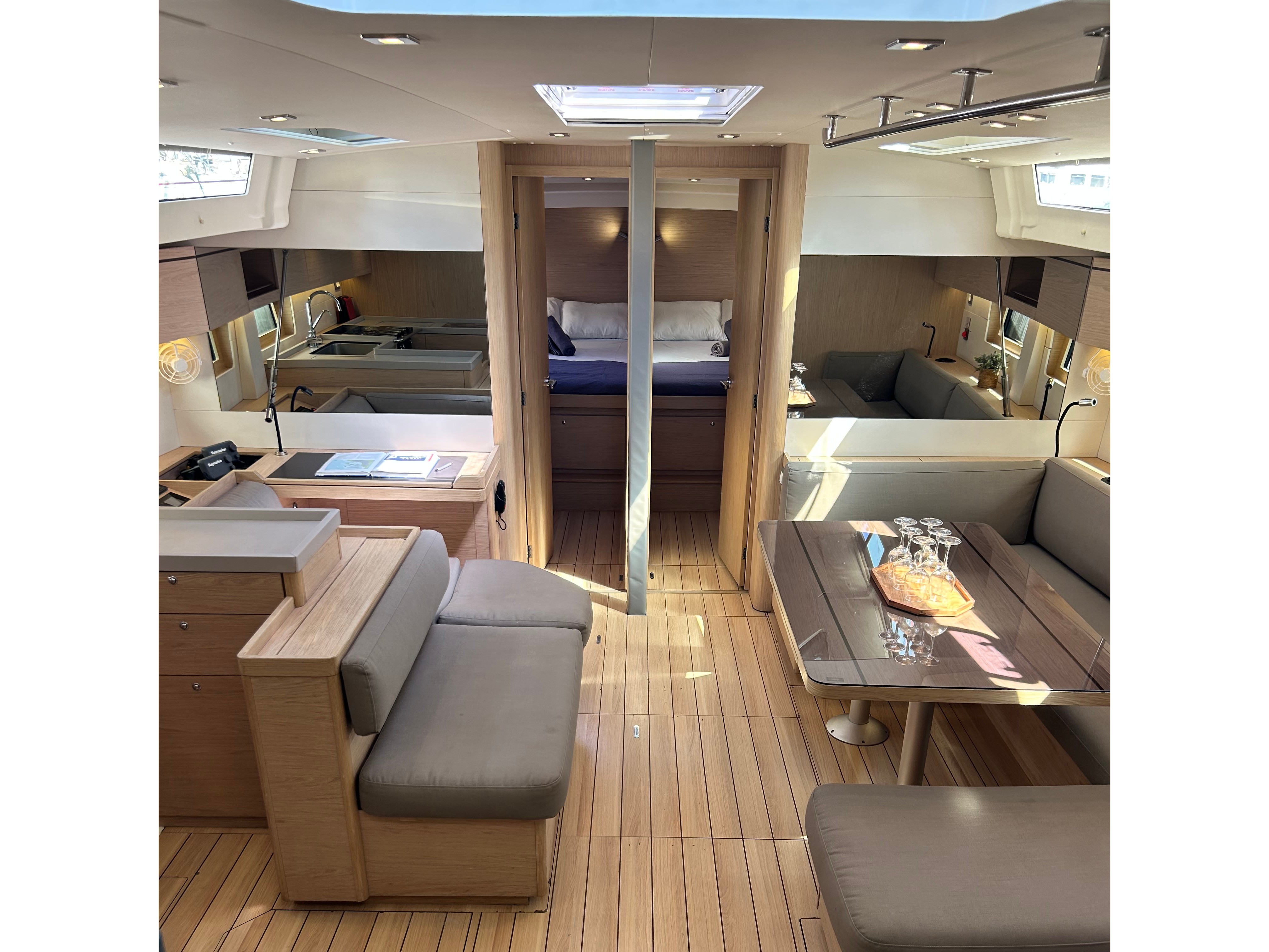 Yacht image 15