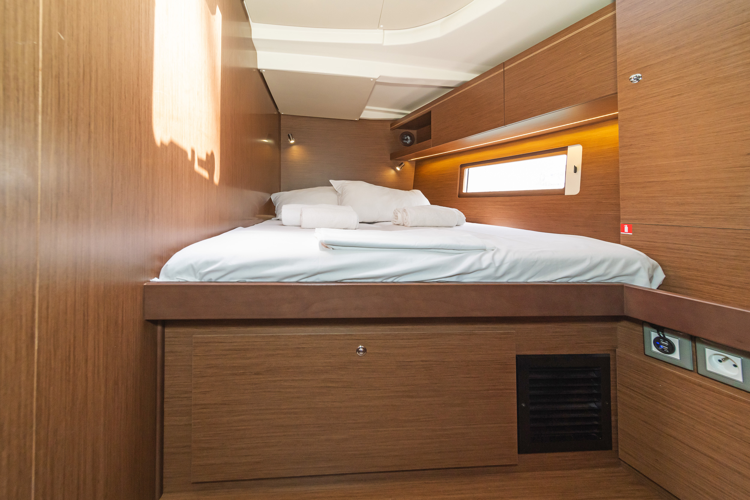 Oceanis 51.1 (5+1 cab) A/C & GEN, Skradin