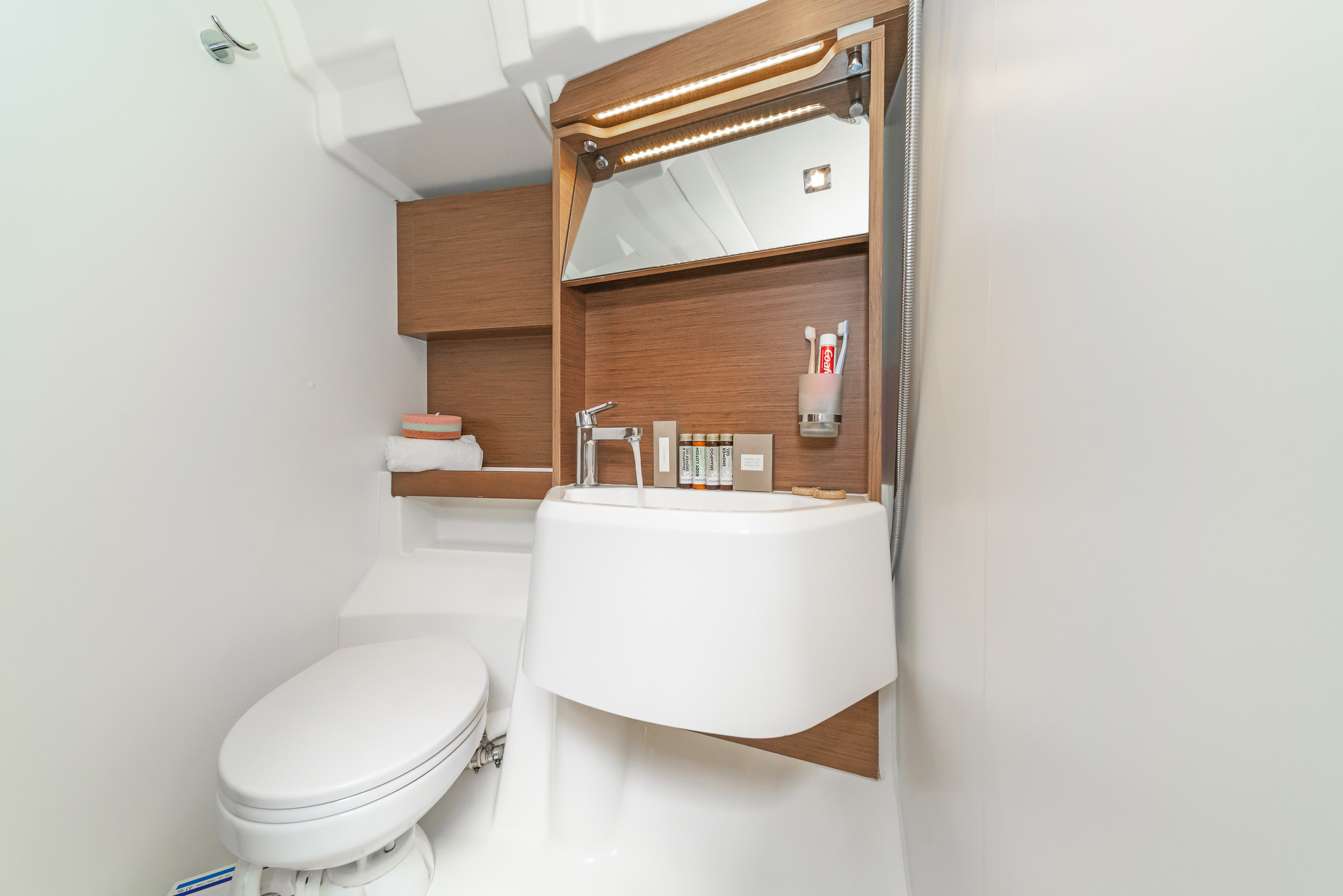 Oceanis 51.1 (5+1 cab) A/C & GEN, Skradin