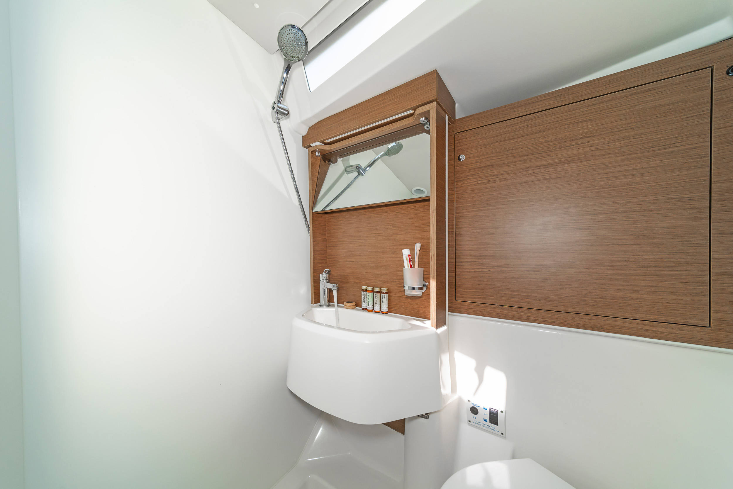 Oceanis 51.1 (5+1 cab) A/C & GEN, Skradin