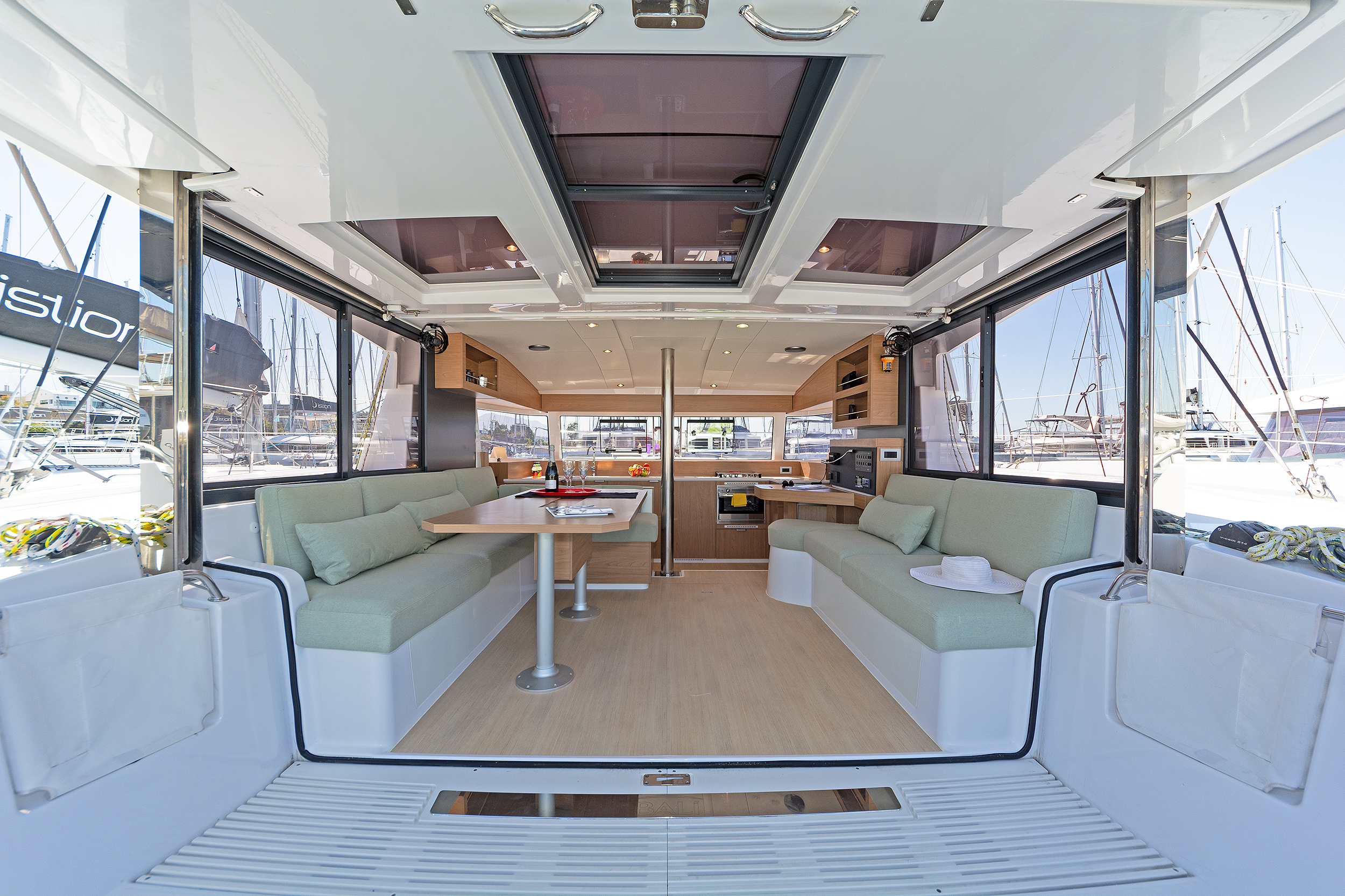 Bali Catsmart, Skradin