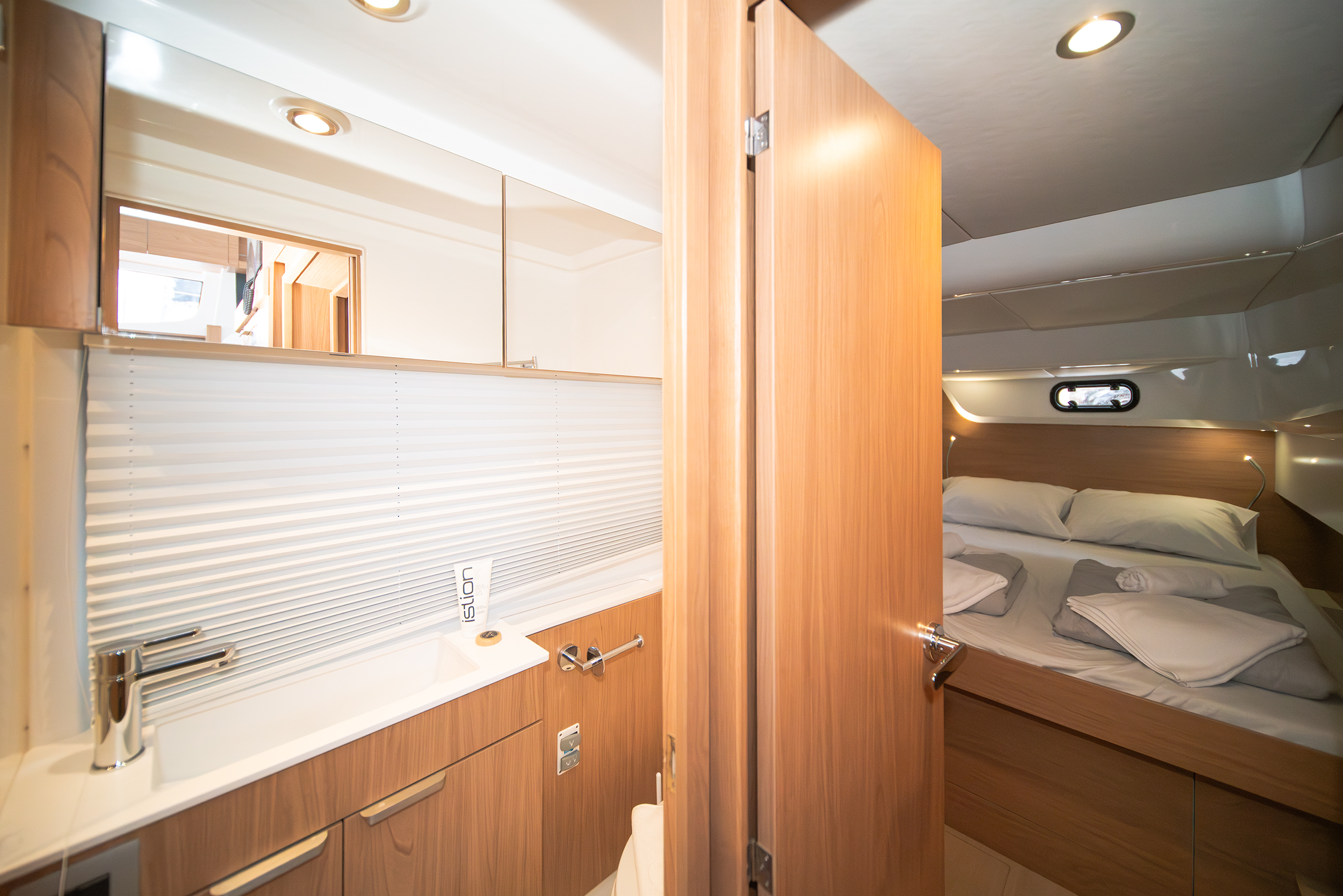 Bali Catsmart, Skradin