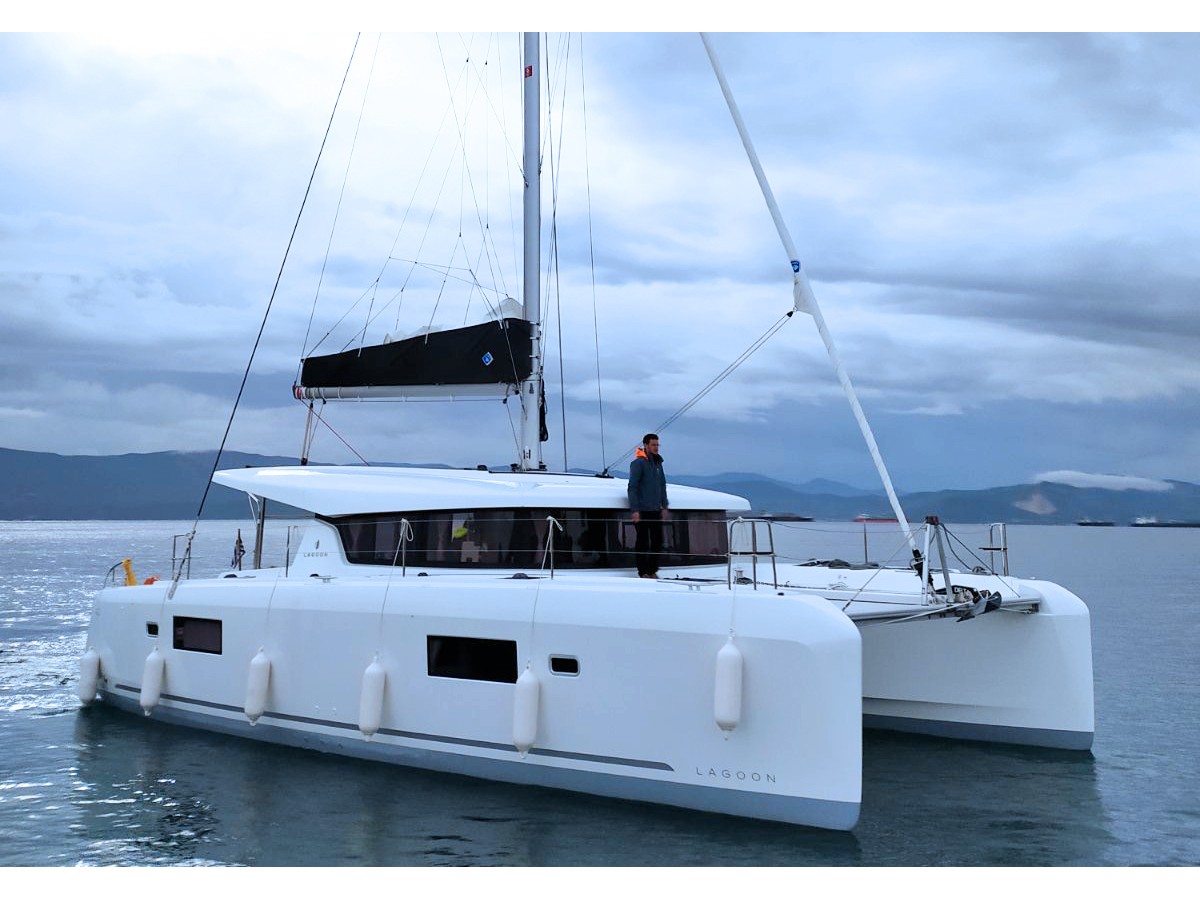 Lagoon 42 (2020) – ATHINA (Αir condition, generator, water maker, 1 SUP free of charge)