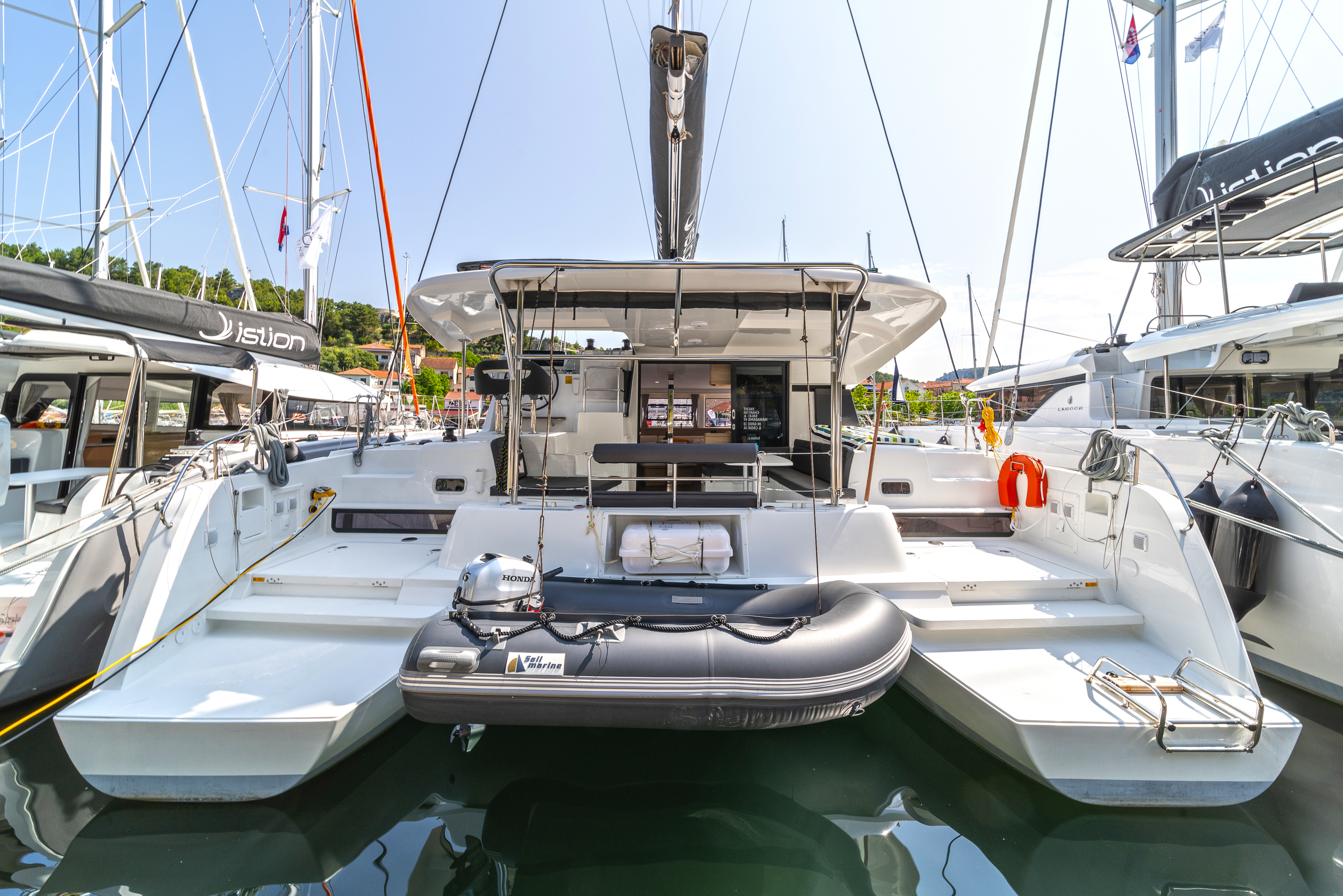 Lagoon 42 A/C & GEN & WM, Skradin