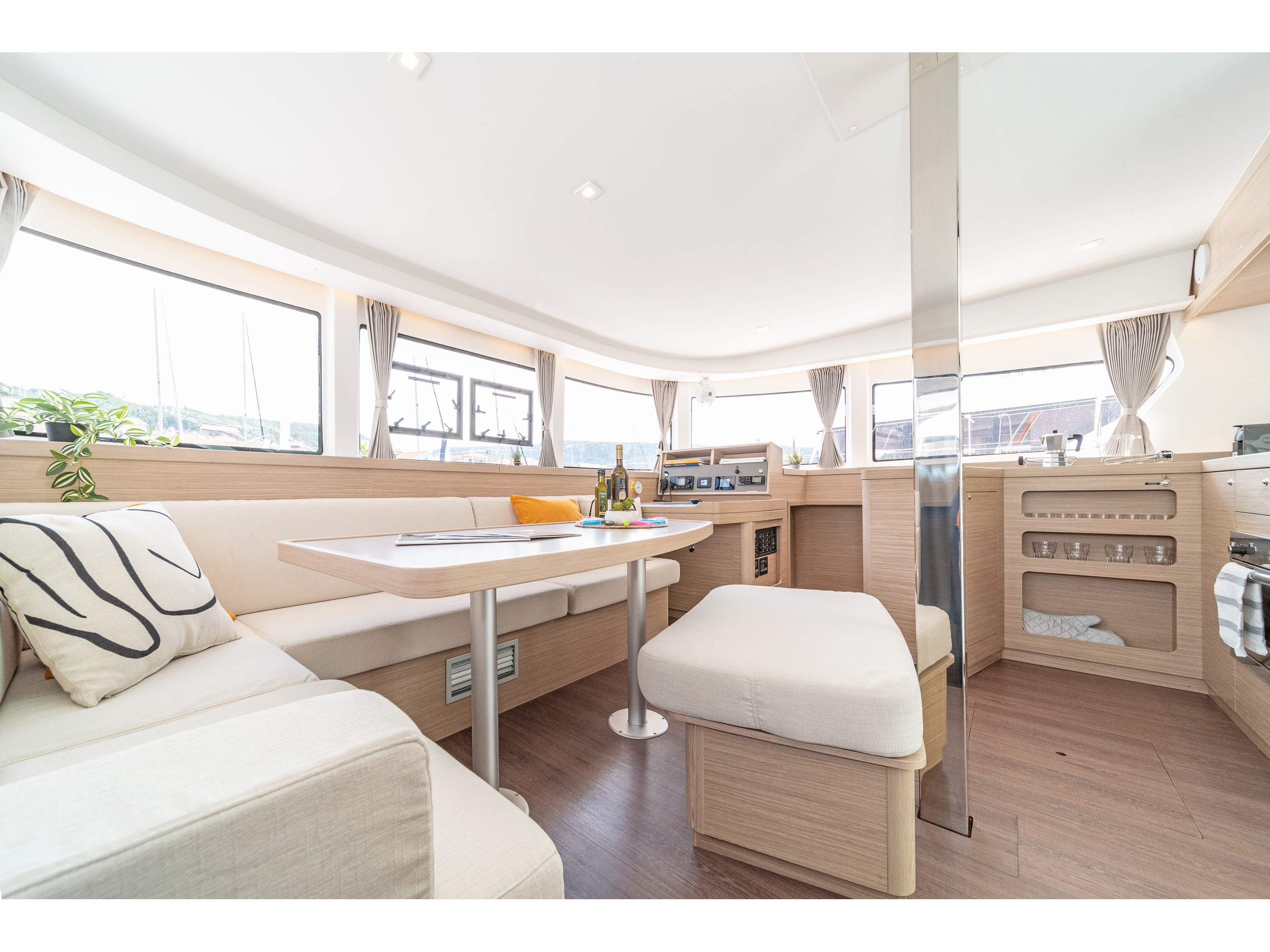 Lagoon 42 A/C & GEN & WM, Skradin