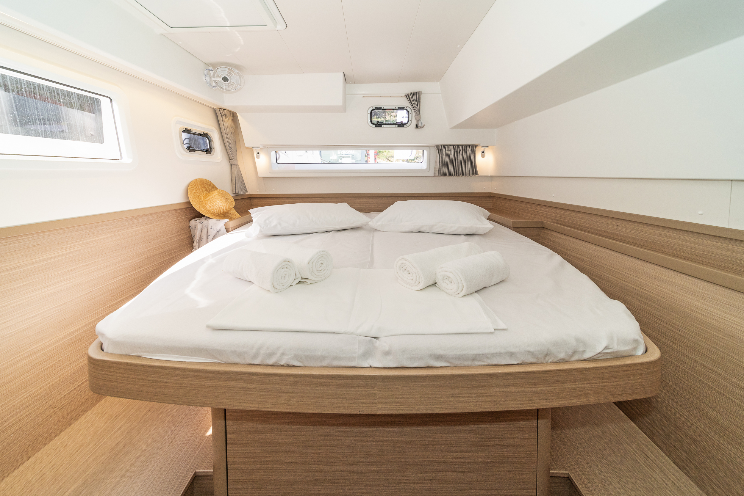 Lagoon 42 A/C & GEN & WM, Skradin