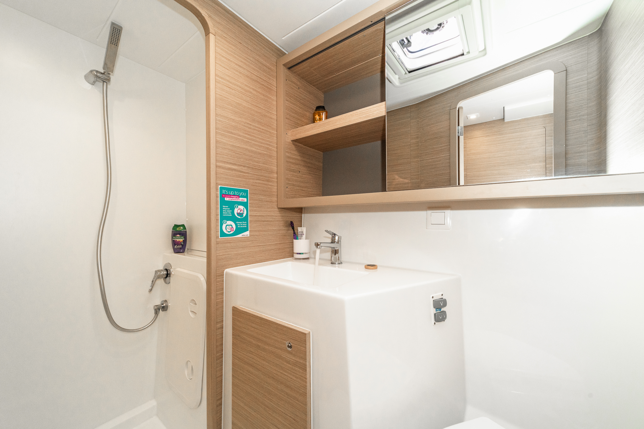 Lagoon 42 A/C & GEN & WM