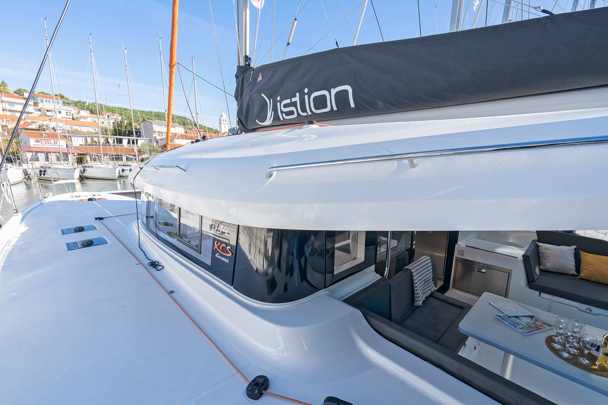 Excess 14 A/C & GEN & WM, Skradin