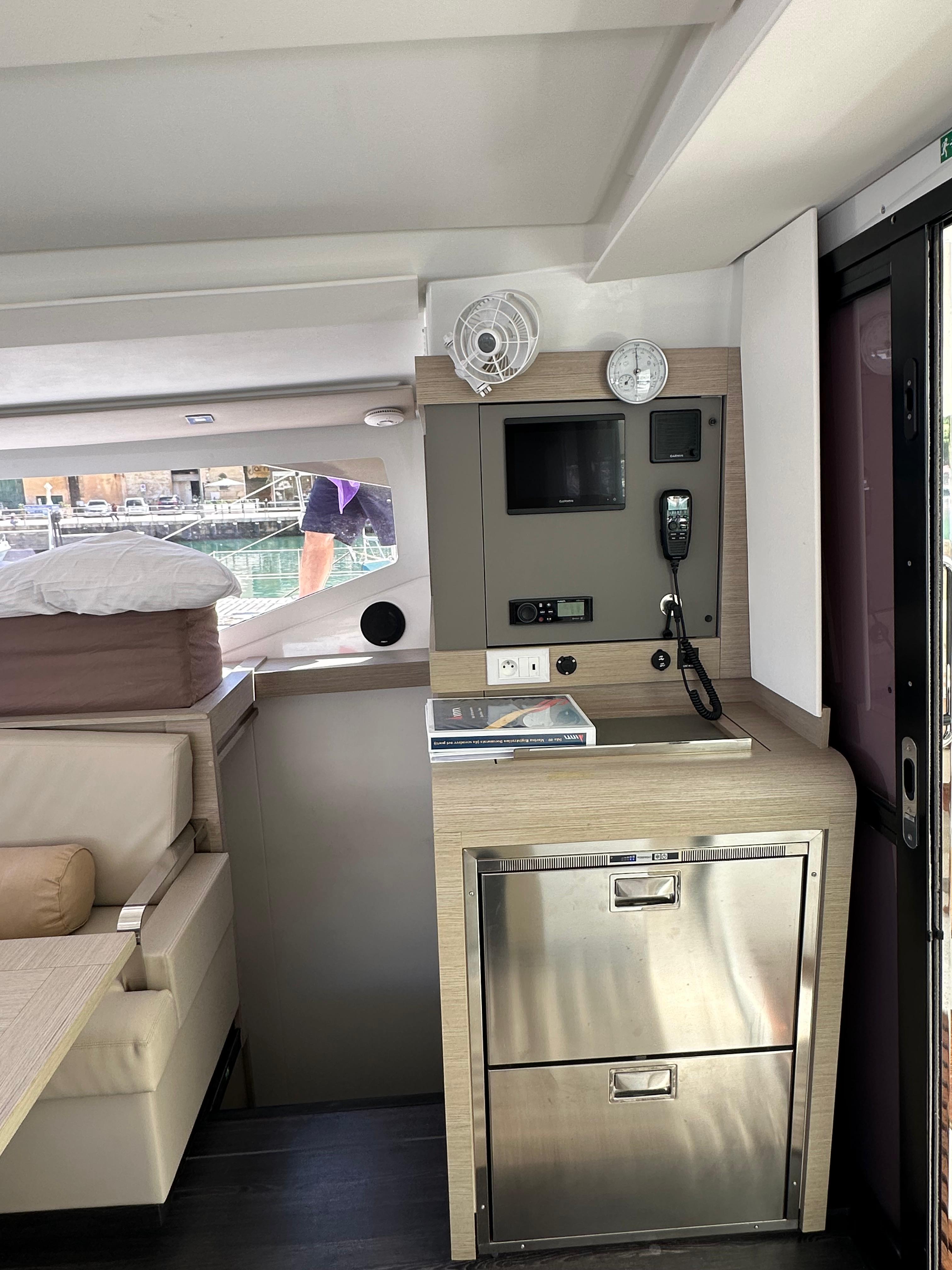 Fountaine Pajot Isla 40  (Wm-Ac in dinette-Gen-Sol.Pan)