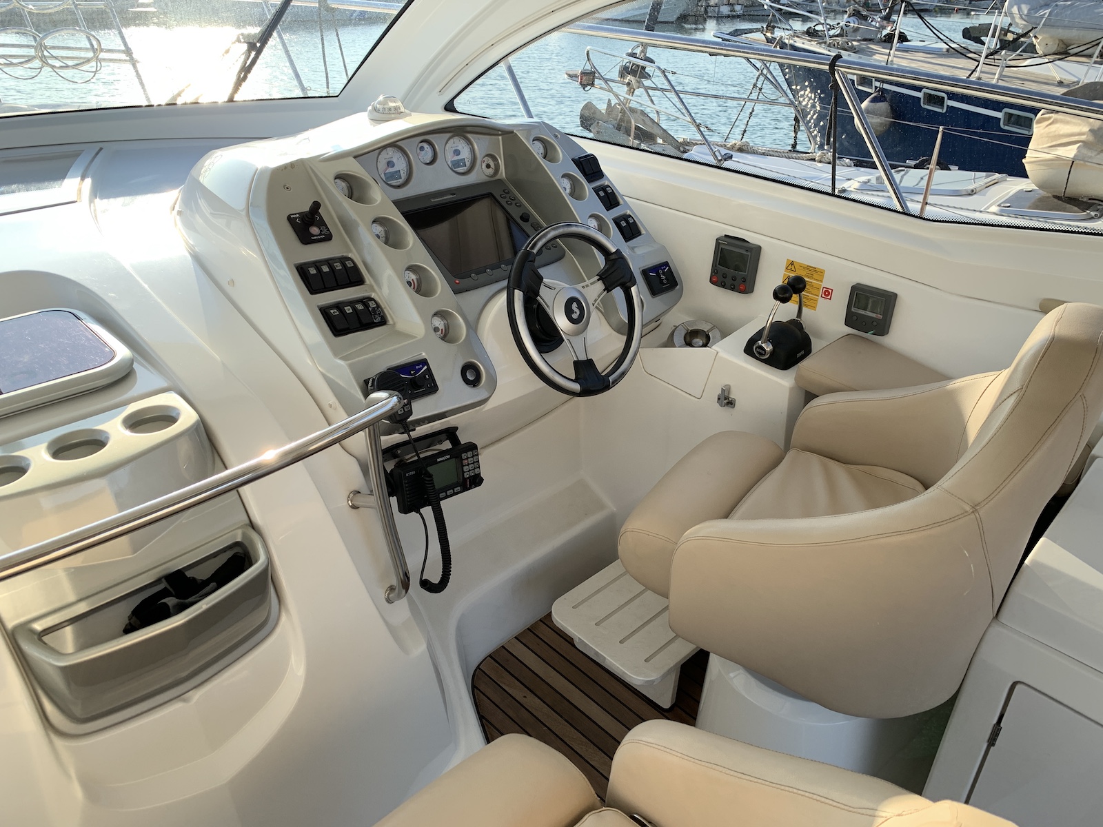 фото Monte Carlo 37 Hard Top 19