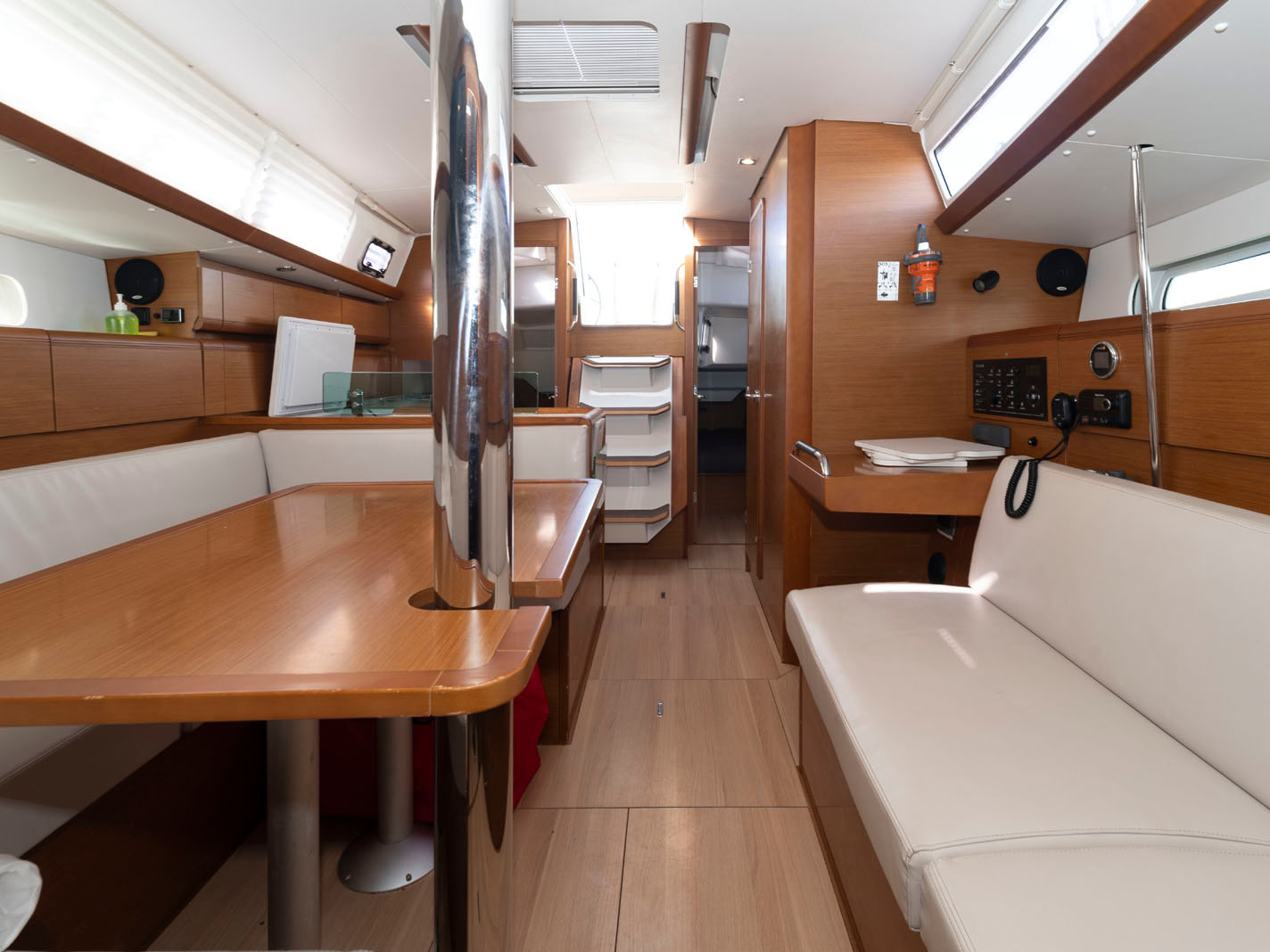 BarElli, Interior image