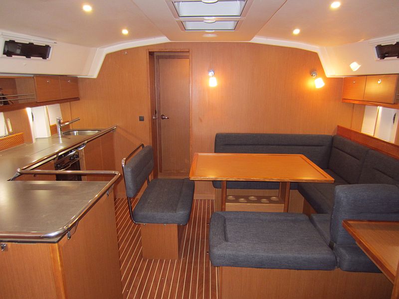Alena, Interior image