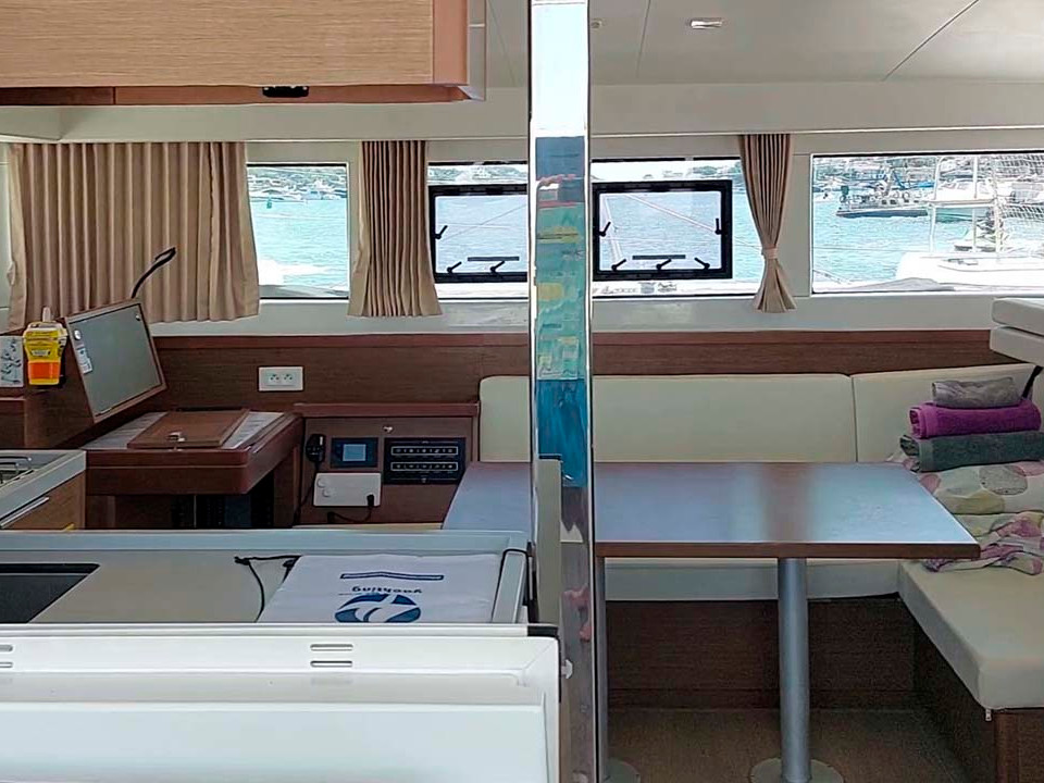 StarElli, Interior image