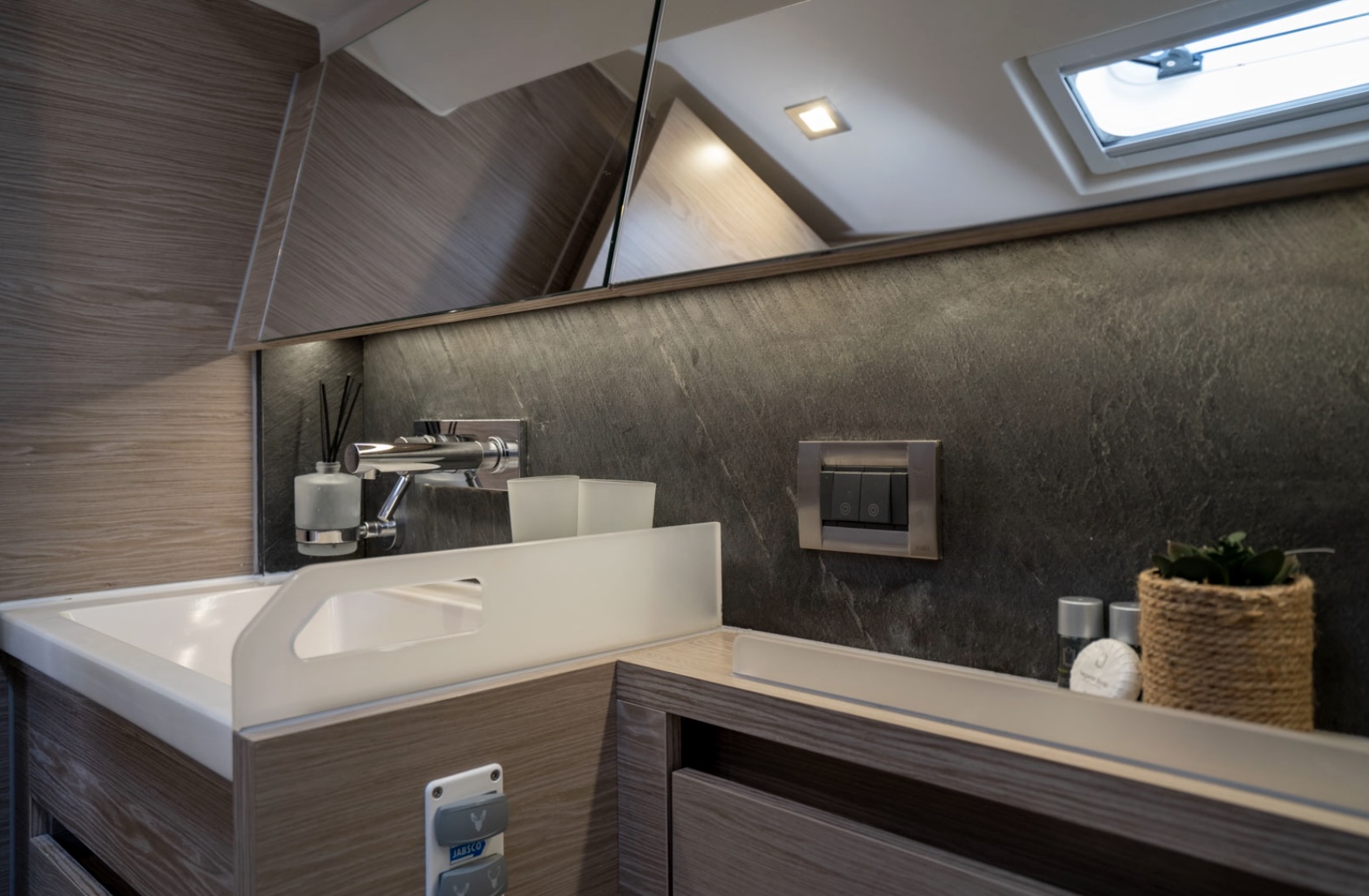 Secondary yacht image