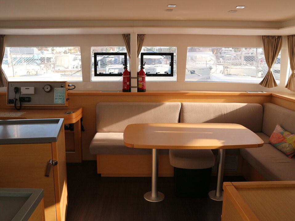 Vamos Elli, Interior image