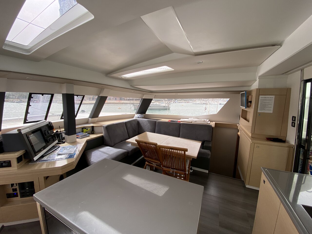 Sunshine Reggae, Interior image