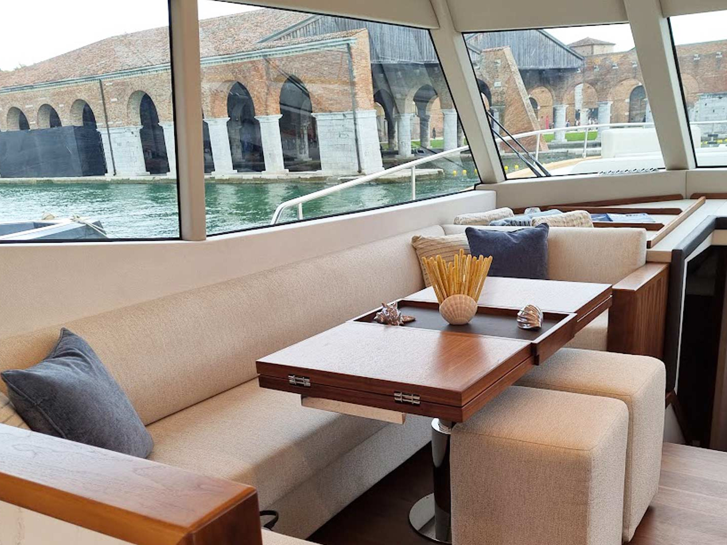 Monachus 70 Fly, Split