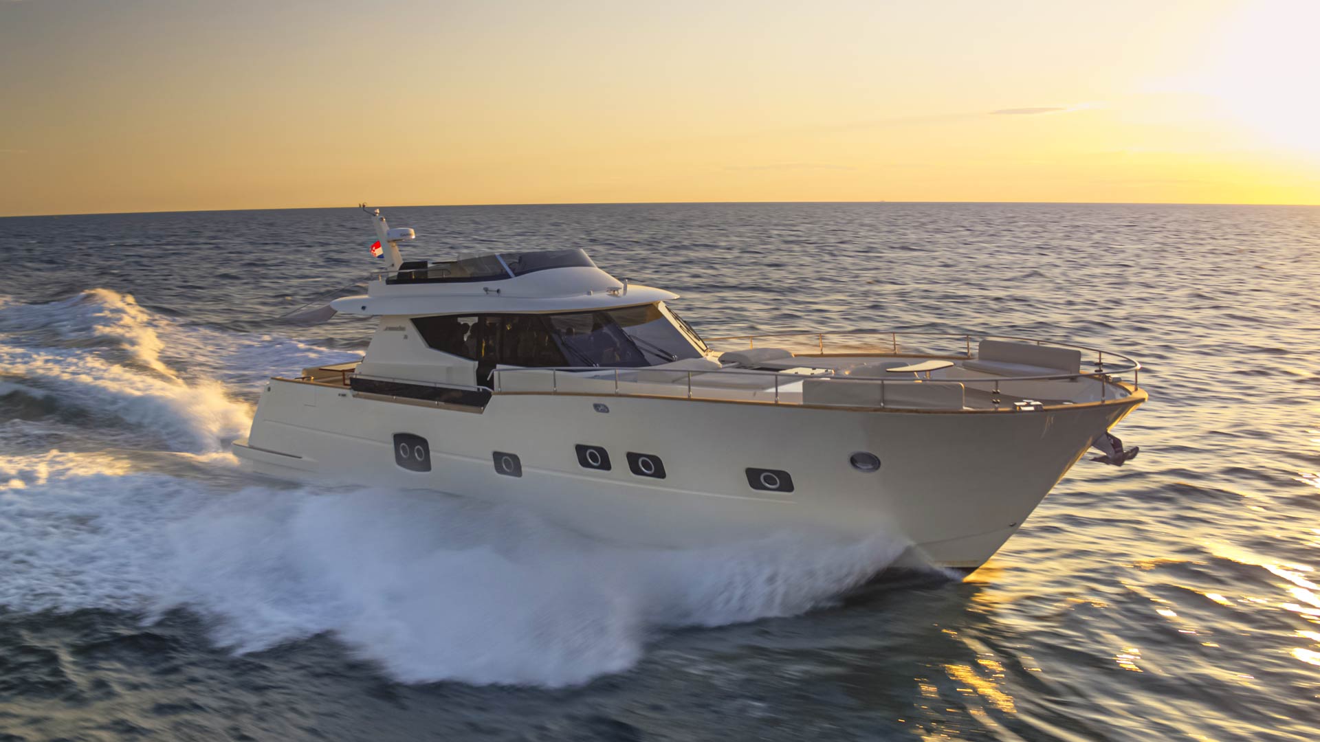 Monachus 70 Fly, Split