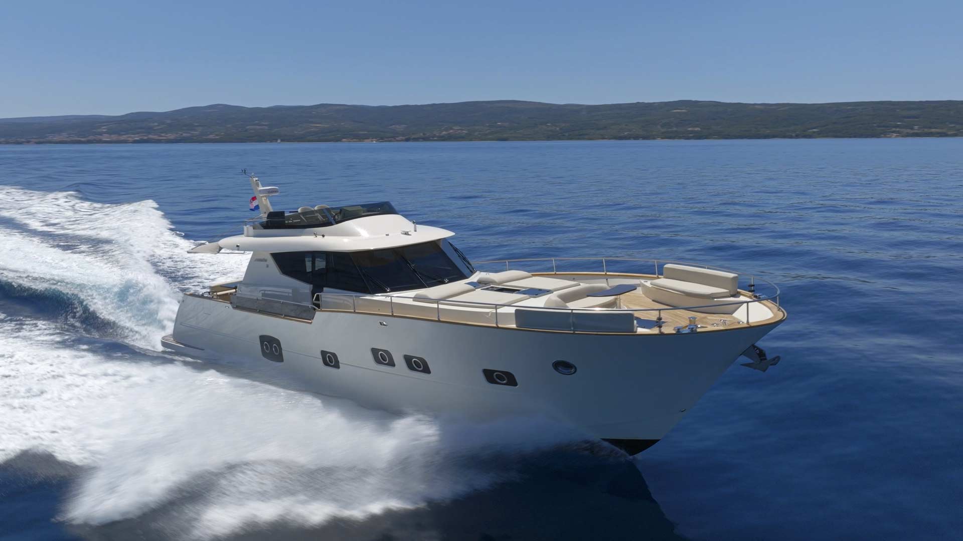 Monachus 70 Fly, Split