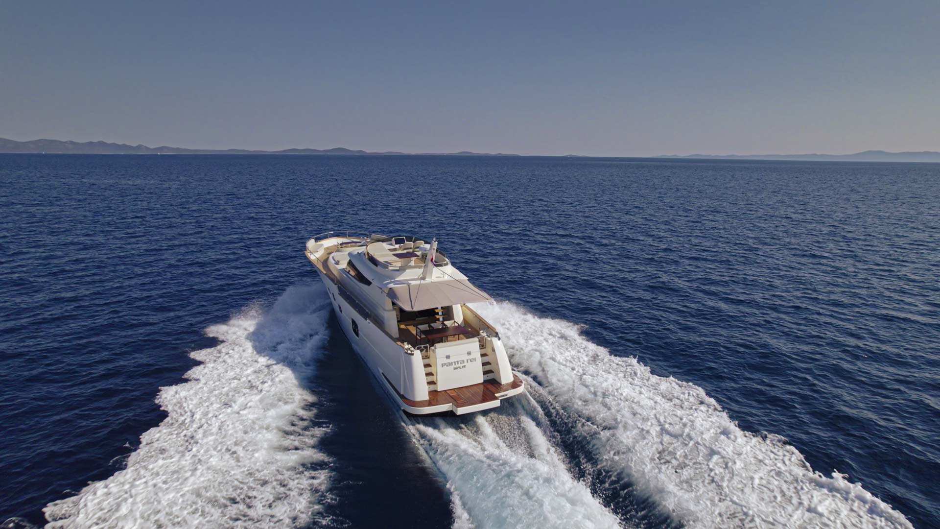 Monachus 70 Fly, Split