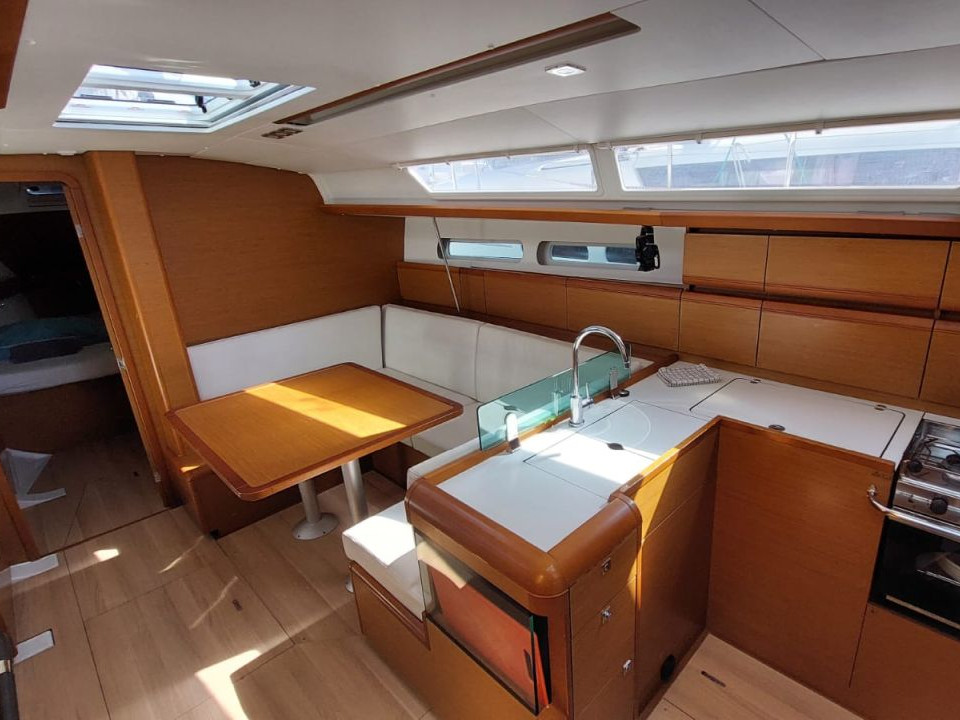 Para Elli, Interior image