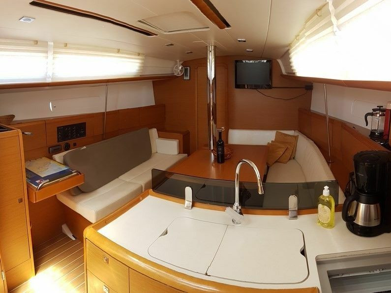 B'Elli , Interior image