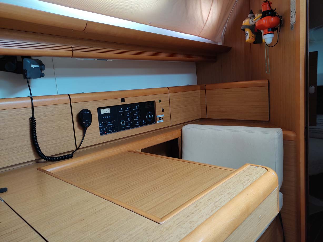 Miss Elli, Interior image