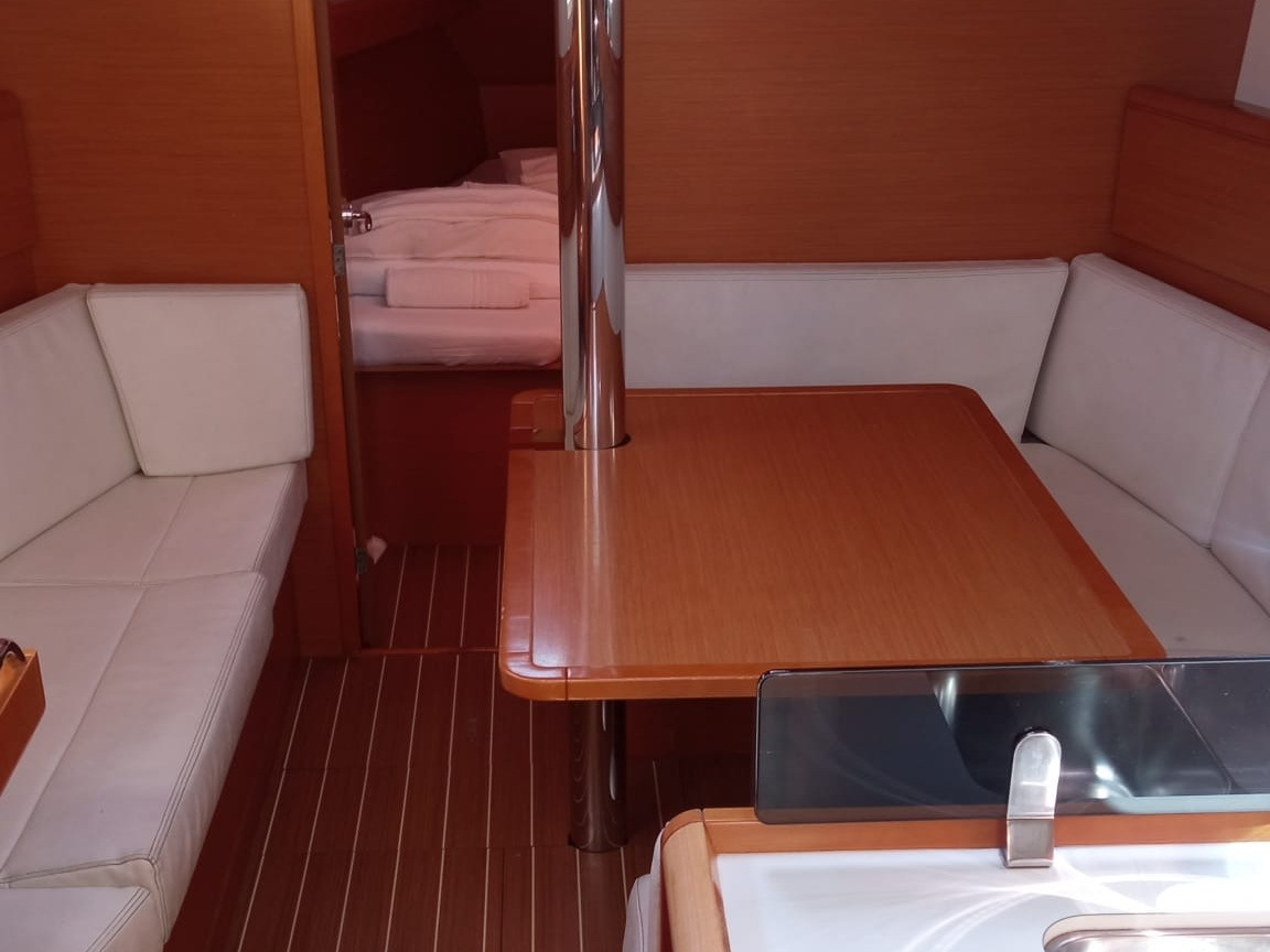 Talelli, Interior image