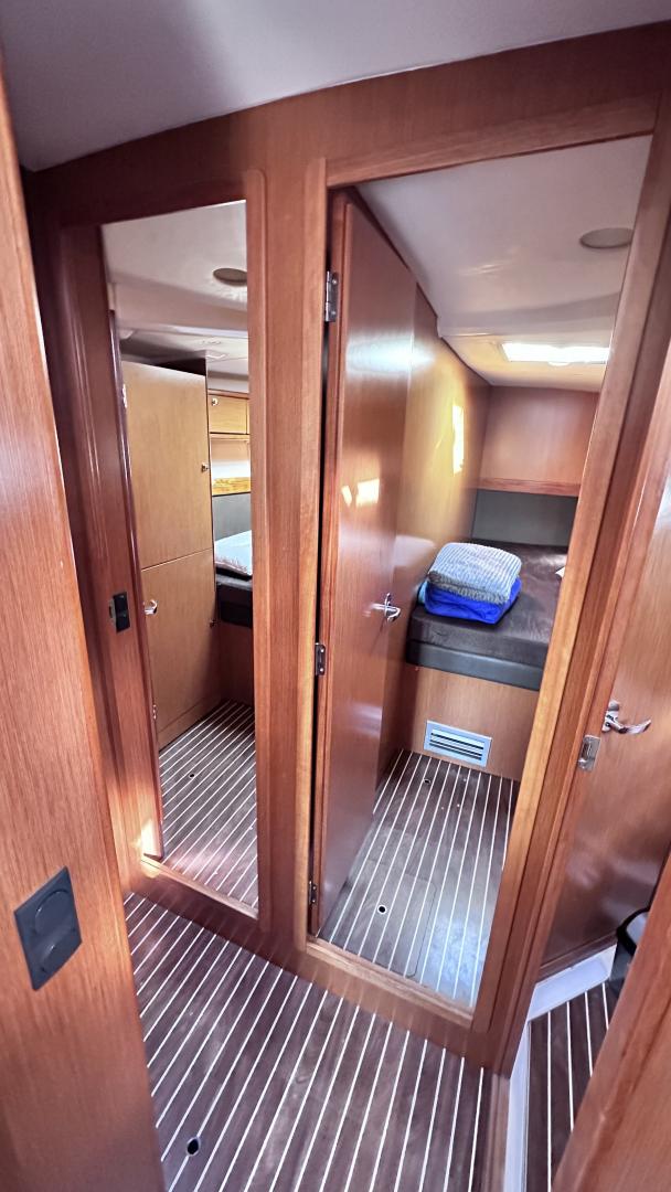 Bavaria Cruiser 56, Alimos