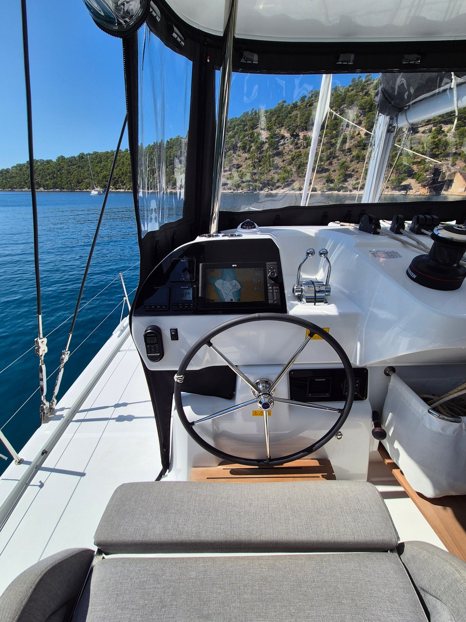 Yacht image 12