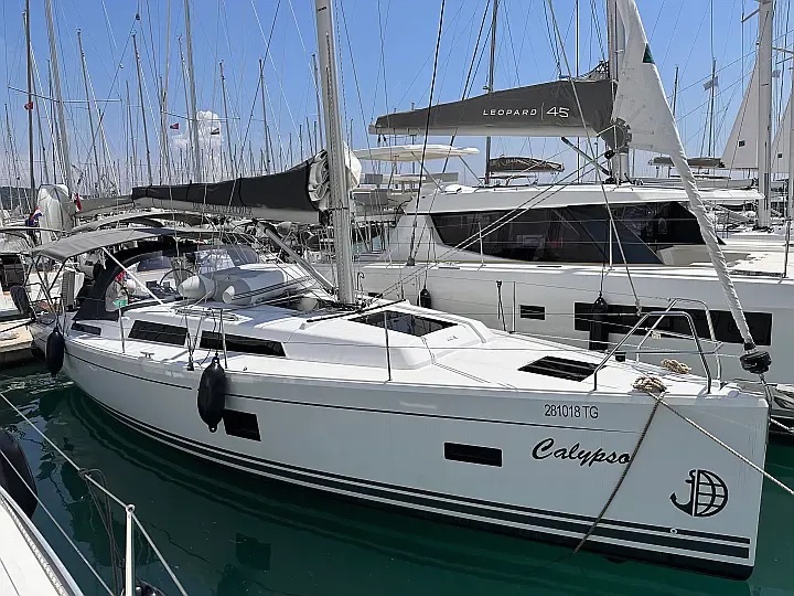 Yacht image 8