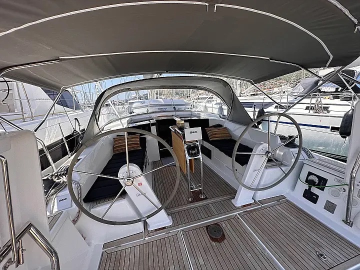 Yacht image 16