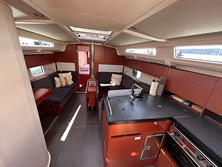 Secondary yacht image