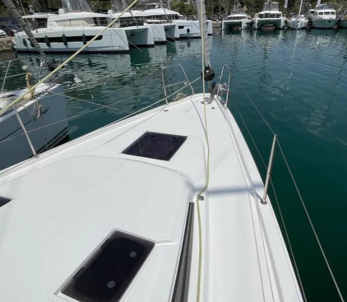 Bavaria C42, Alimos