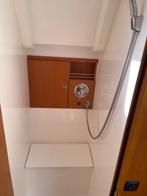 Bavaria Cruiser 51, Kos