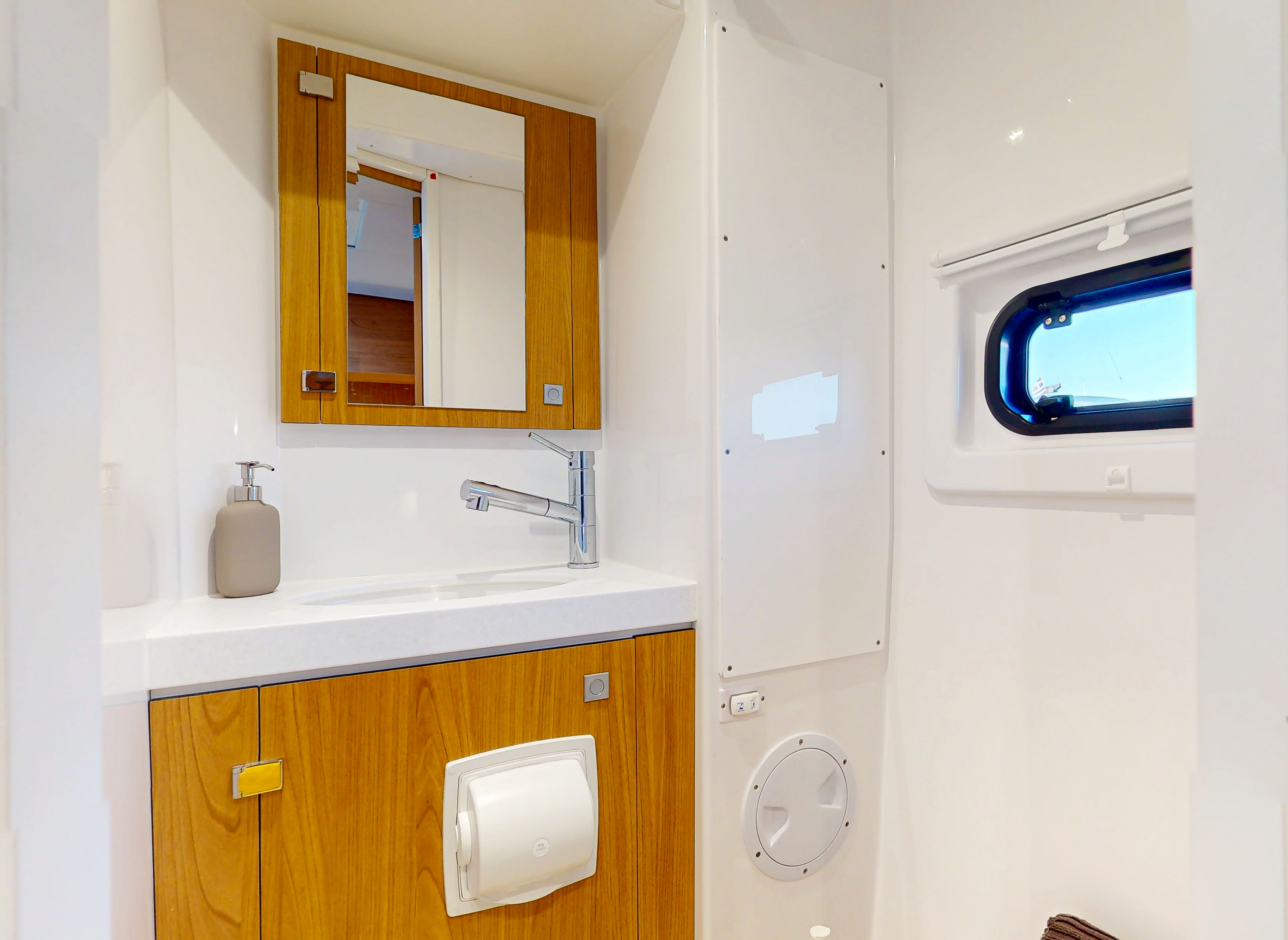 Yacht image 28