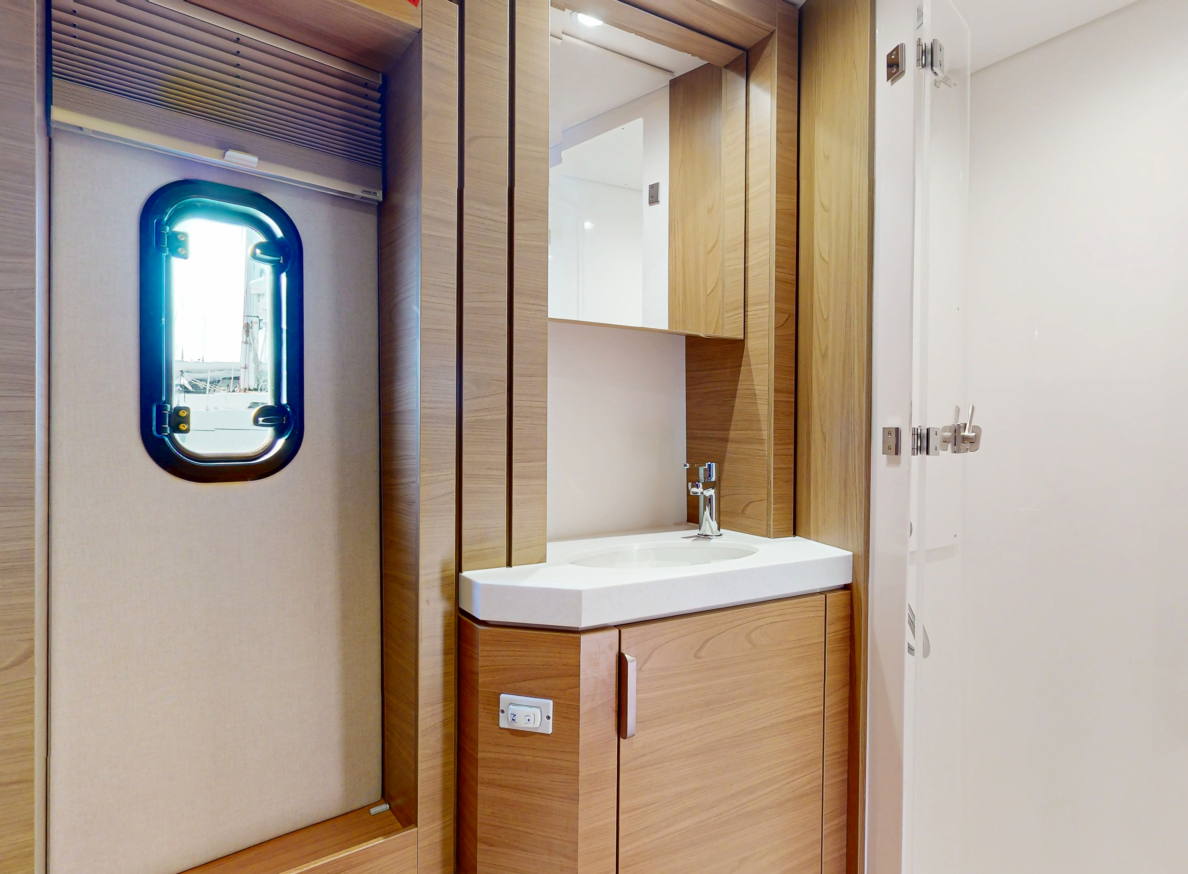 Yacht image 17
