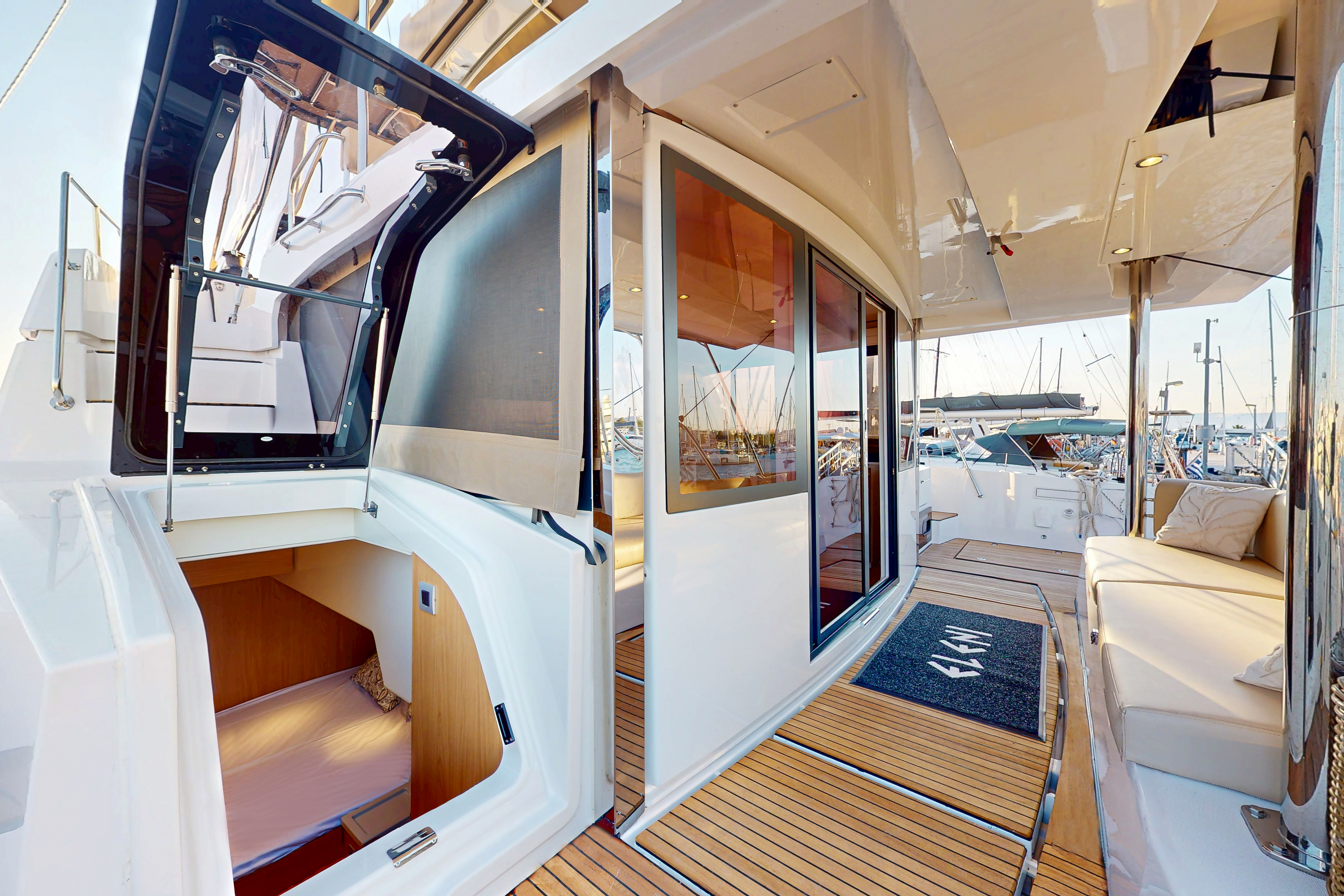 Yacht image 33