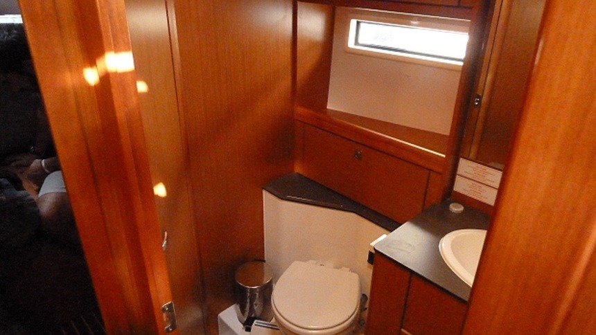 Bavaria Cruiser 56, Alimos