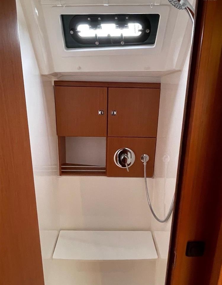 Bavaria Cruiser 46, Kos