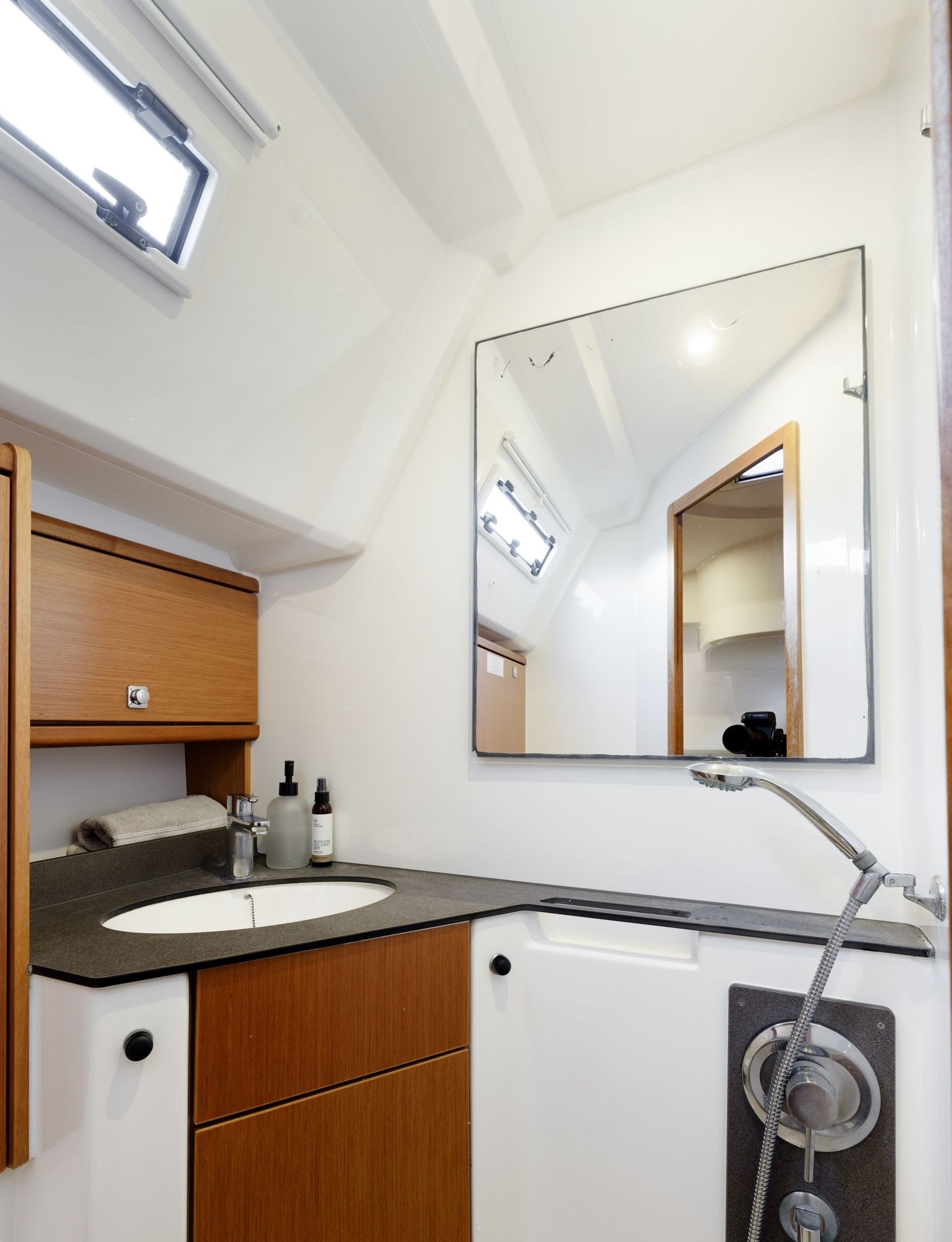 Bavaria Cruiser 46, Kos