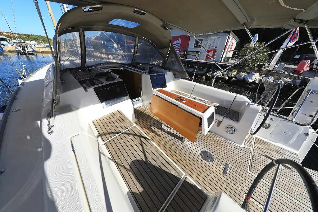 Dufour 382 Grand Large, Pula